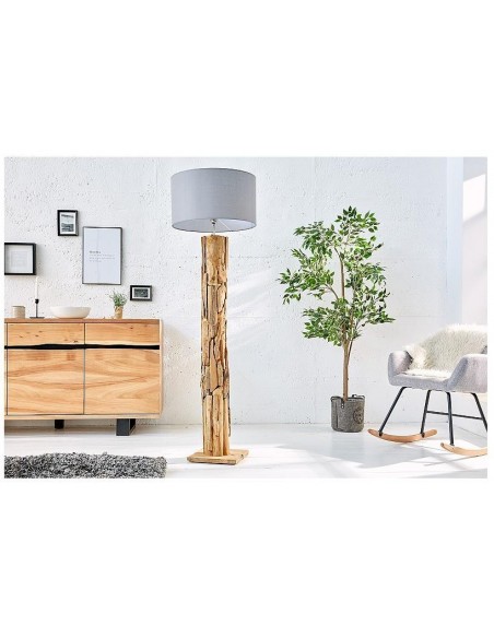 Stojací lampa s rámem z naplaveného dřeva